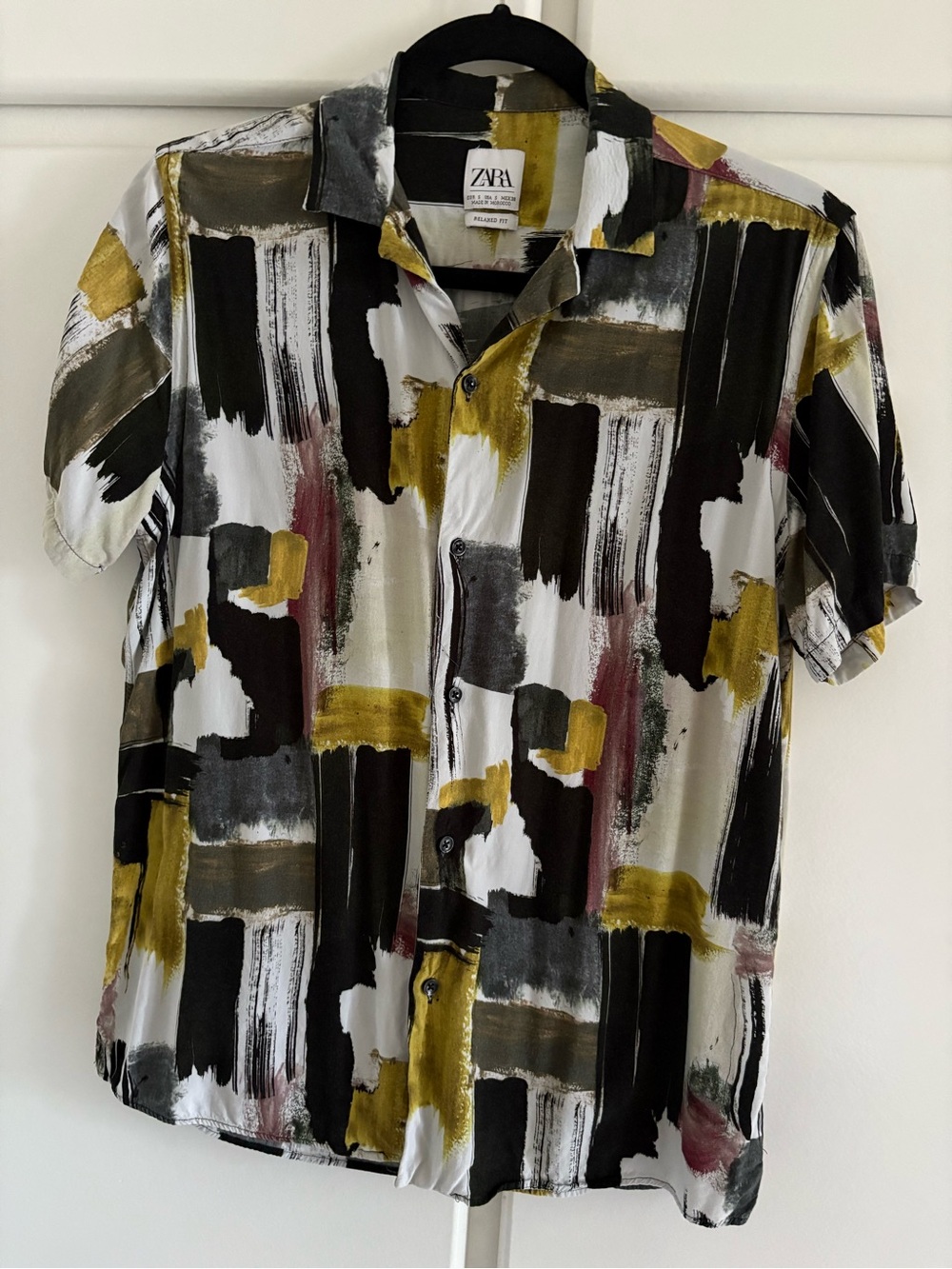 Zara Men’s Short-Sleeve Abstract Brushstroke Shirt - Black, White & Gold